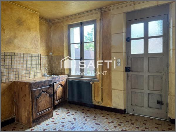 Maison de bourg axe Lisieux - Caen, commerces à pied.