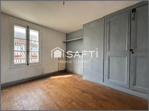 Maison de bourg axe Lisieux - Caen, commerces à pied.