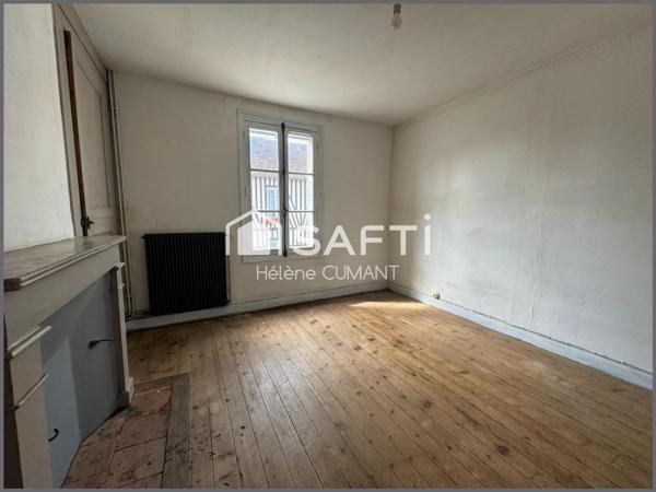 Maison de bourg axe Lisieux - Caen, commerces à pied.