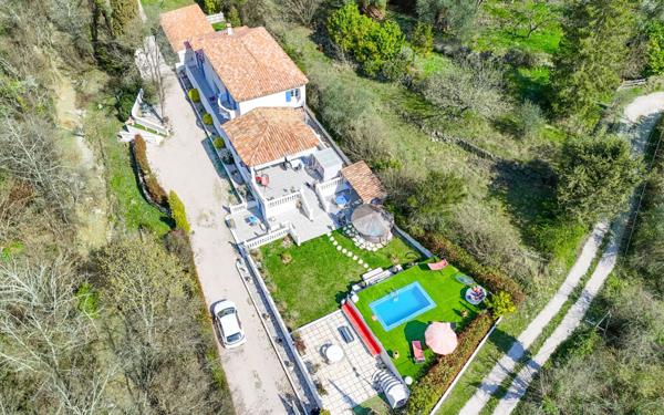 Maison à vendre    7 pièces • 195 m2 L'Escarène