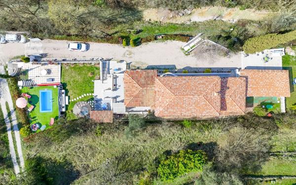 Maison à vendre    7 pièces • 195 m2 L'Escarène