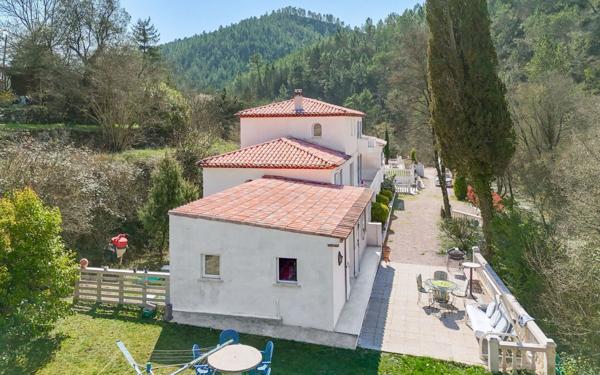 Maison à vendre    7 pièces • 195 m2 L'Escarène