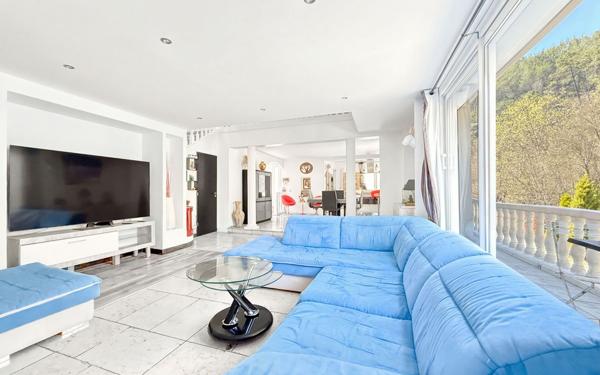 Maison à vendre    7 pièces • 195 m2 L'Escarène