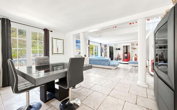 Maison à vendre    7 pièces • 195 m2 L'Escarène