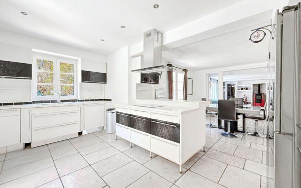 Maison à vendre    7 pièces • 195 m2 L'Escarène