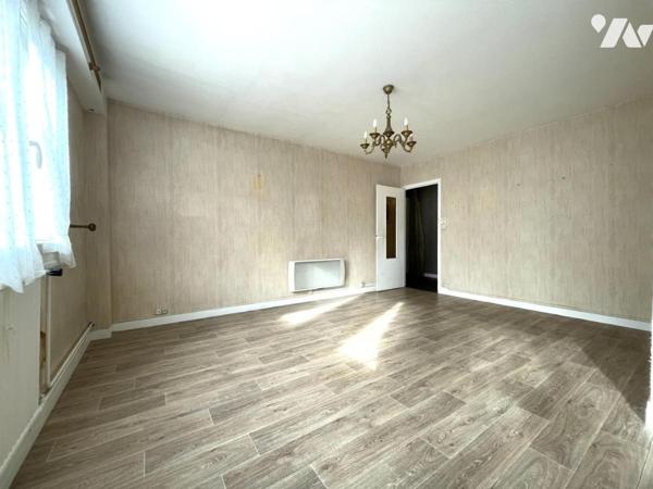 A VENDRE - REZE - Mairie - Au RDC - Appartement T4 d'env 66.60m² avec cave.