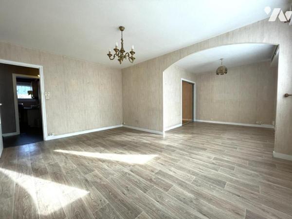 A VENDRE - REZE - Mairie - Au RDC - Appartement T4 d'env 66.60m² avec cave.