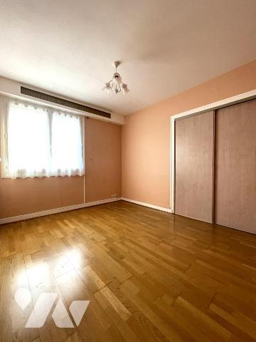 A VENDRE - REZE - Mairie - Au RDC - Appartement T4 d'env 66.60m² avec cave.