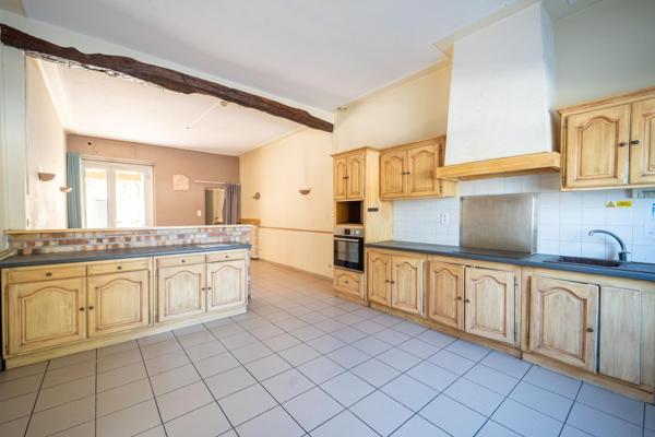 475 m². 16 chambres. 3 studios. Et surtout… une multitude de vies possibles !