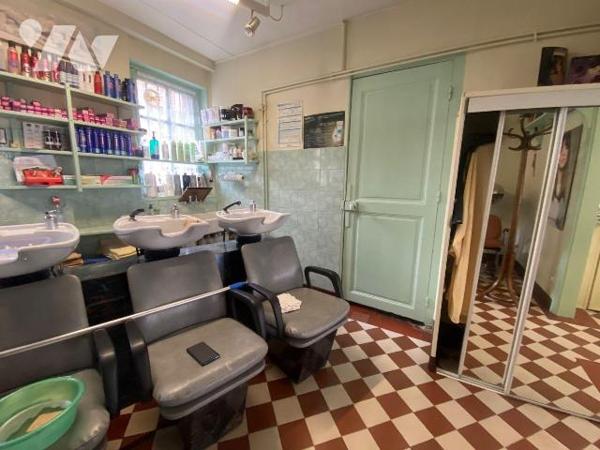 INVESTISSEURS voici une belle opportunité en plein coeur du centre ville de SALBRIS (41300). Un...