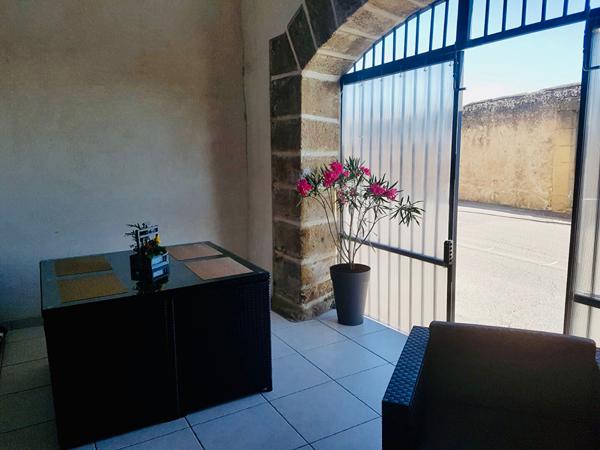 APPARTEMENT T3 EN DUPLEX AVEC COUR ET STATIONNEMENT