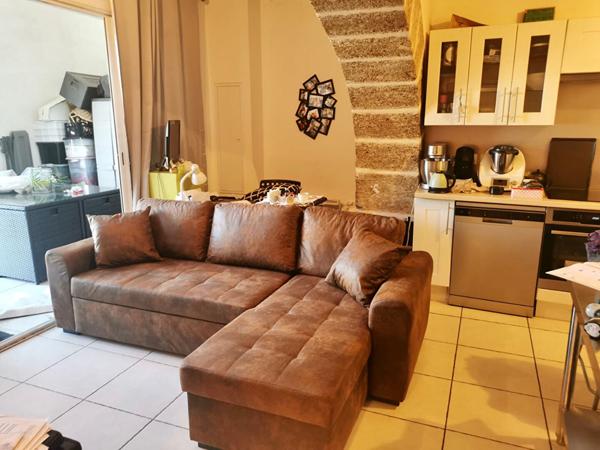 APPARTEMENT T3 EN DUPLEX AVEC COUR ET STATIONNEMENT