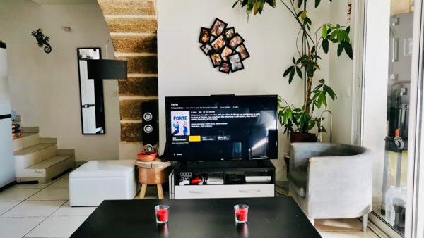 APPARTEMENT T3 EN DUPLEX AVEC COUR ET STATIONNEMENT