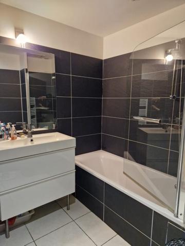 APPARTEMENT T3 EN DUPLEX AVEC COUR ET STATIONNEMENT