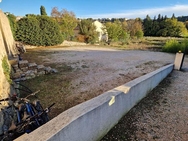 APPARTEMENT T3 EN DUPLEX AVEC COUR ET STATIONNEMENT