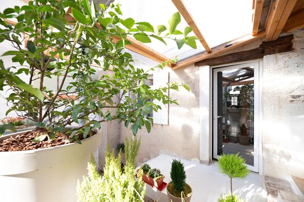 Maison de village rénovée avec terrasse et garage