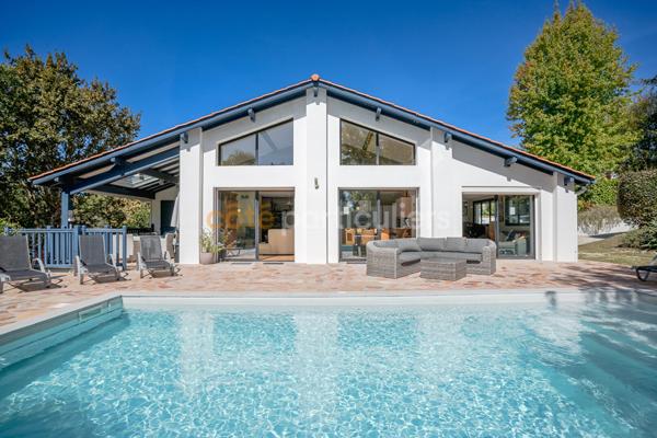 Vente
                Maison193 m² - 7 Pièces -
                    BIDART (64210)