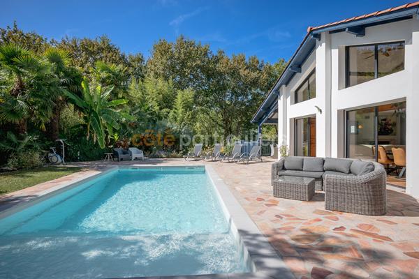 Vente
                Maison193 m² - 7 Pièces -
                    BIDART (64210)