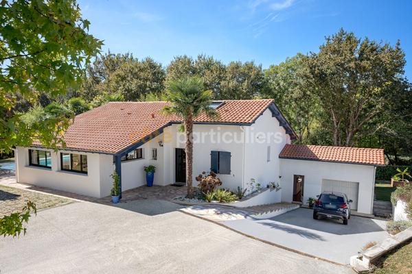 Vente
                Maison193 m² - 7 Pièces -
                    BIDART (64210)