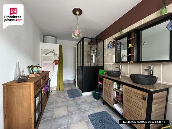 Maison de village  7 pièce(s) - 199 m2 - 4 chambres - terrain - grandes dépendances - PRIX 299 000 HAI