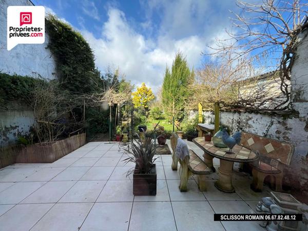 Maison de village  7 pièce(s) - 199 m2 - 4 chambres - terrain - grandes dépendances - PRIX 299 000 HAI