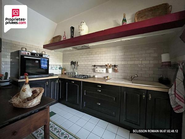 Maison de village  7 pièce(s) - 199 m2 - 4 chambres - terrain - grandes dépendances - PRIX 299 000 HAI