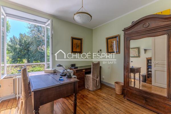 Maison de maître en meulière, 8 pièces, 190m²