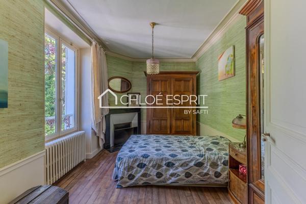 Maison de maître en meulière, 8 pièces, 190m²