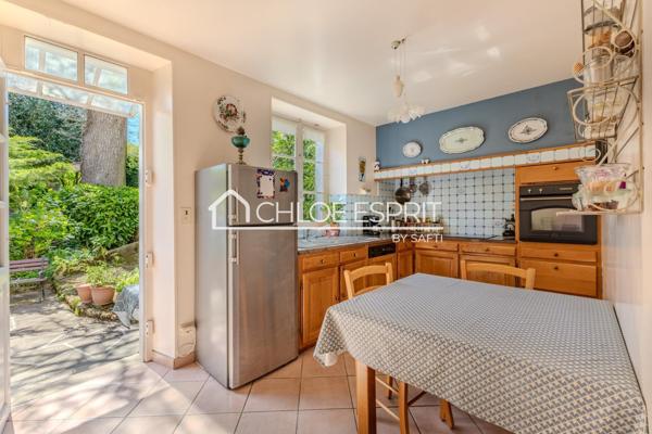 Maison de maître en meulière, 8 pièces, 190m²