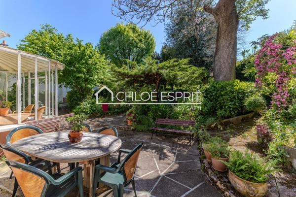 Maison de maître en meulière, 8 pièces, 190m²