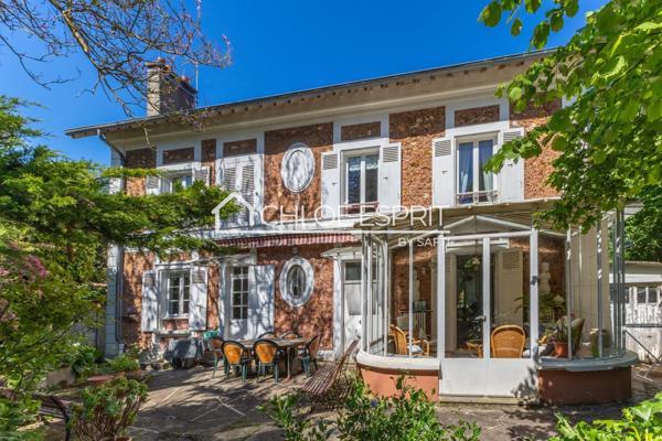 Maison de maître en meulière, 8 pièces, 190m²