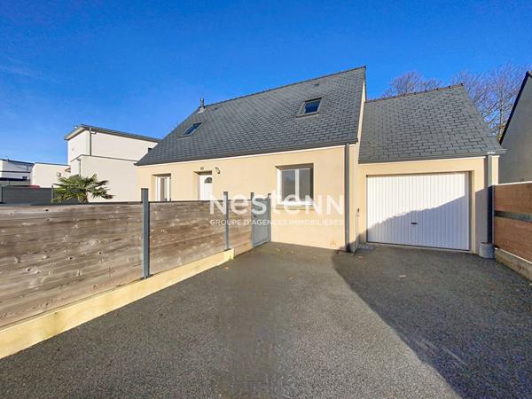 Mellac, Maison contemporaine de 2015 avec vie de plain pied, proche bourg et école à pied