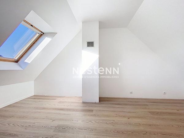 Mellac, Maison contemporaine de 2015 avec vie de plain pied, proche bourg et école à pied