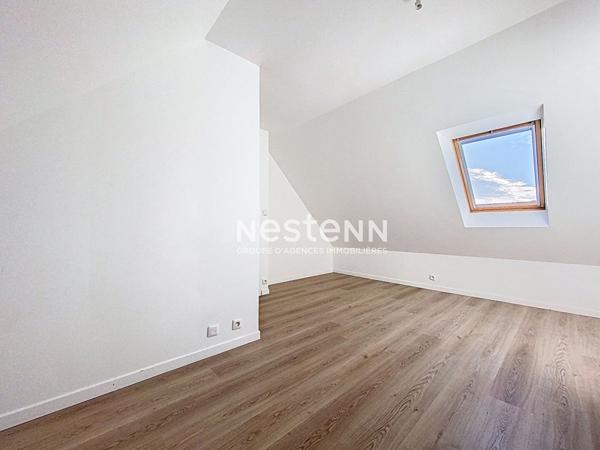 Mellac, Maison contemporaine de 2015 avec vie de plain pied, proche bourg et école à pied