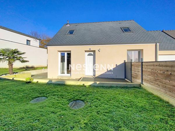 Mellac, Maison contemporaine de 2015 avec vie de plain pied, proche bourg et école à pied