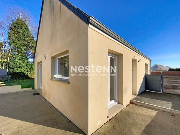 Mellac, Maison contemporaine de 2015 avec vie de plain pied, proche bourg et école à pied