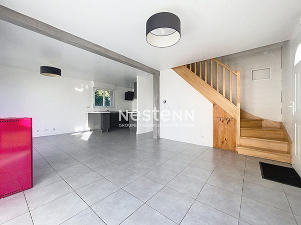 Mellac, Maison contemporaine de 2015 avec vie de plain pied, proche bourg et école à pied