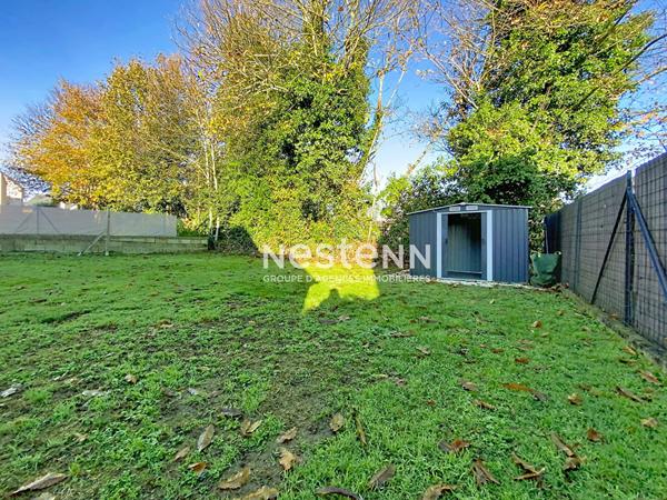 Mellac, Maison contemporaine de 2015 avec vie de plain pied, proche bourg et école à pied