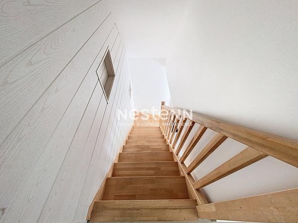 Mellac, Maison contemporaine de 2015 avec vie de plain pied, proche bourg et école à pied