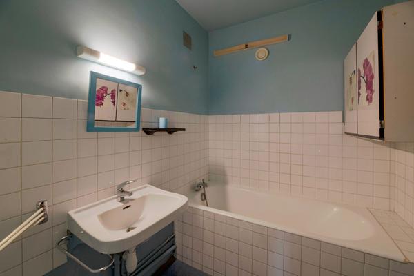 Maison Betton PLAIN PIED / PROXIMITE COMMERCES / TROIS CHAMBRES / GRAND GARAGE / JARDIN OUEST