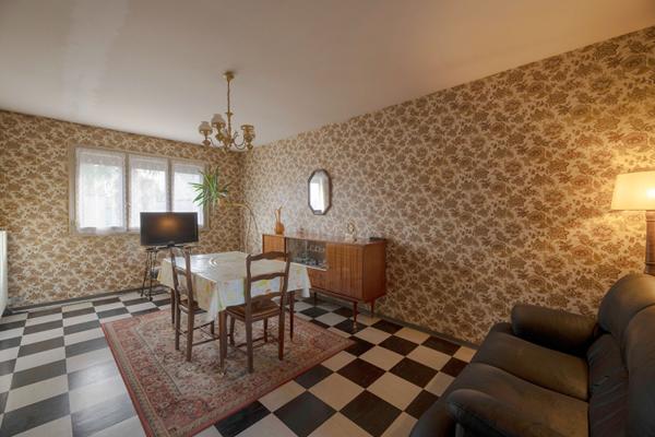 Maison Betton PLAIN PIED / PROXIMITE COMMERCES / TROIS CHAMBRES / GRAND GARAGE / JARDIN OUEST