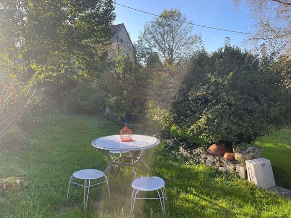 Maison en pierre des années 1800 en très bon état