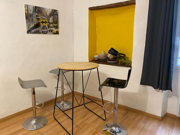 BEDARIEUX - Studio meublé - 24 m² - 2ème étage