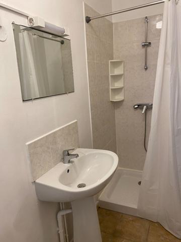 BEDARIEUX - Studio meublé - 24 m² - 2ème étage