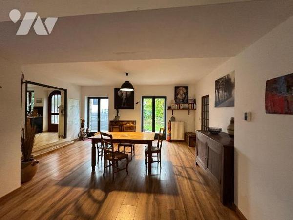 Maison proche de la Baie du Mont Saint Michel et du Mont Saint Michel.
Une maison en pierre à ...