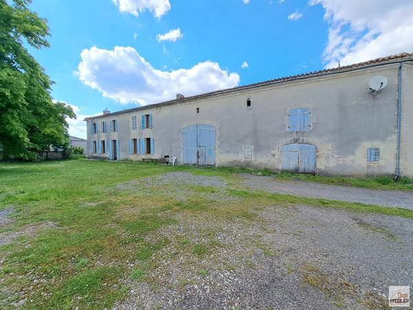 Maison Charentaise avec dépendances et jardin – 190 m² – 6 pièces – 4216 m²