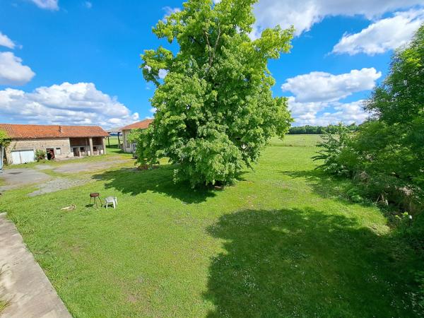 Maison Charentaise avec dépendances et jardin – 190 m² – 6 pièces – 4216 m²