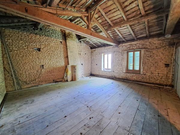 Maison Charentaise avec dépendances et jardin – 190 m² – 6 pièces – 4216 m²