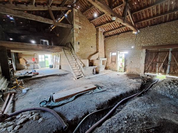 Maison Charentaise avec dépendances et jardin – 190 m² – 6 pièces – 4216 m²