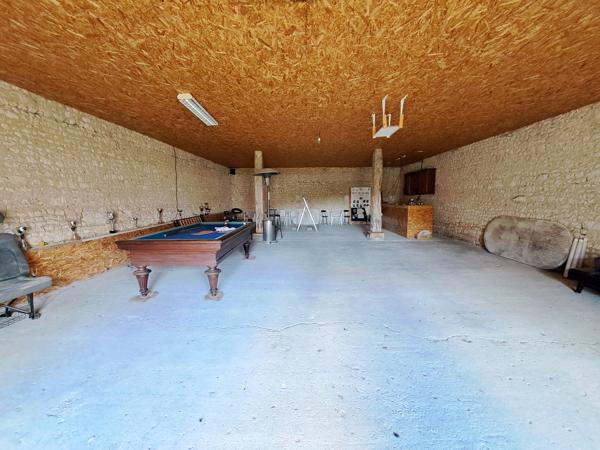 Maison Charentaise avec dépendances et jardin – 190 m² – 6 pièces – 4216 m²